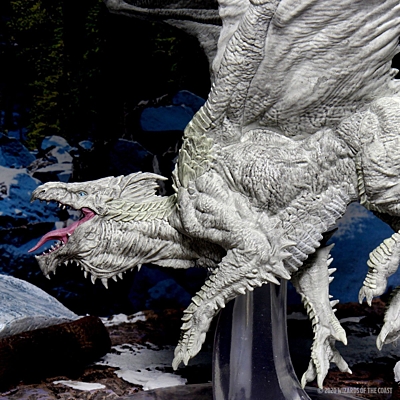 Figurka D&D - Adult White Dragon (Icons of the Realms)